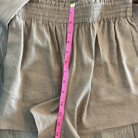 Alice and Olivia Linn Linen Belted Shorts.  NWOT size XS - Picture 7 of 7